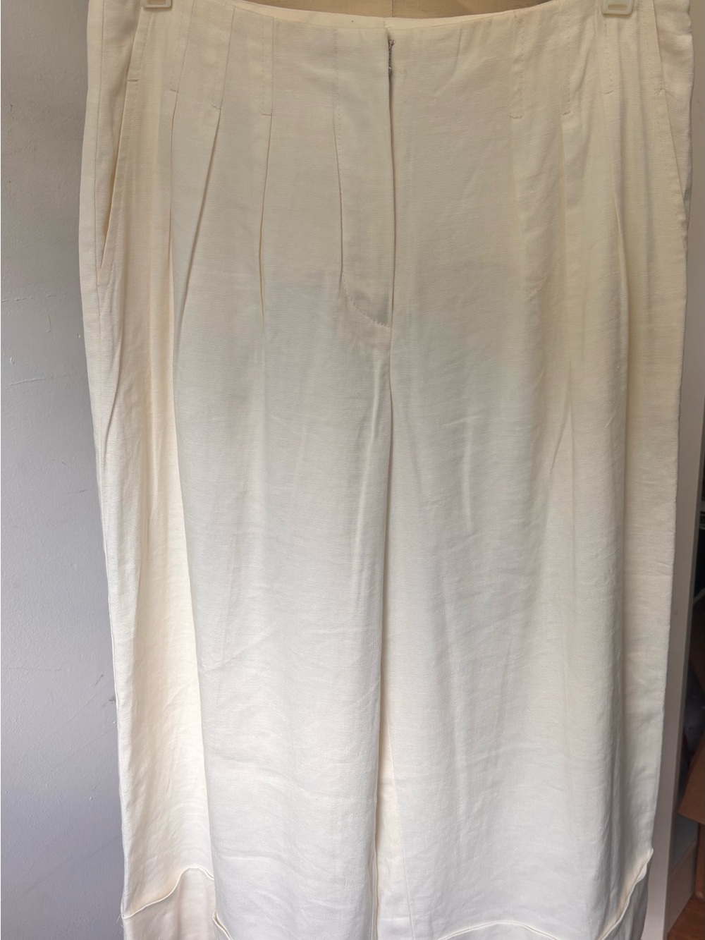 Trina Turk Cream Silk-Lined Skirt or Dress Label
